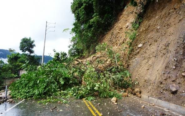 Derrumbe-carretera-591x372
