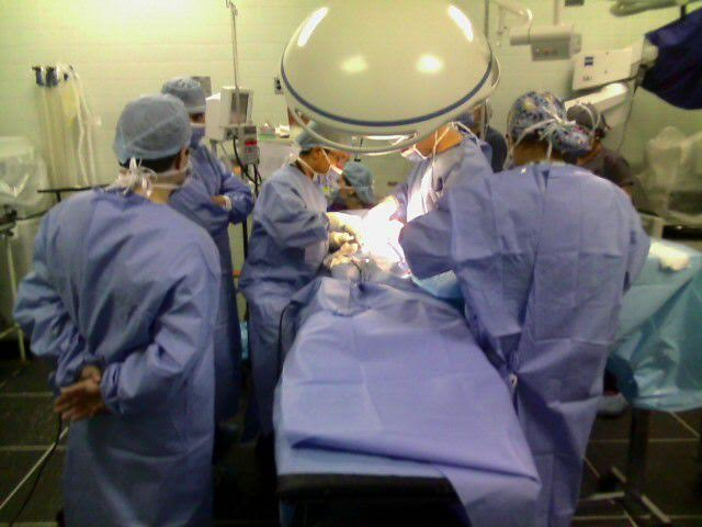 Equipo médico del Iahula desplegado en atención al operativo quirúrgico