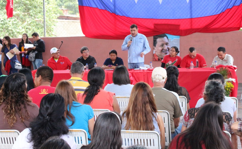 Foto 1 El gobernador Alexis Ramírez continuará apoyando al Poder Popular