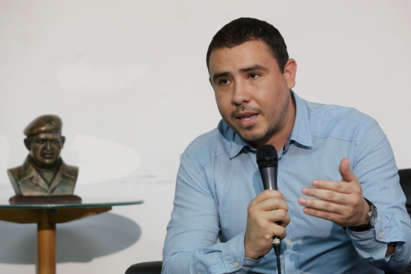 Ministro Marcano: Medios de derecha asumen postura agresiva contra ...