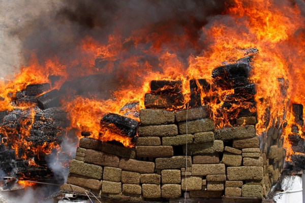 Incineración-de-drogas-e1464733573560