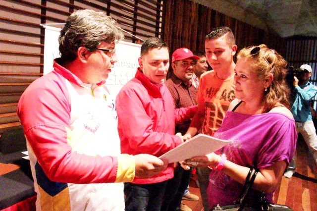 Foto 2 60 títulos propiedad de vivienda fueron entregados a familias merideñas
