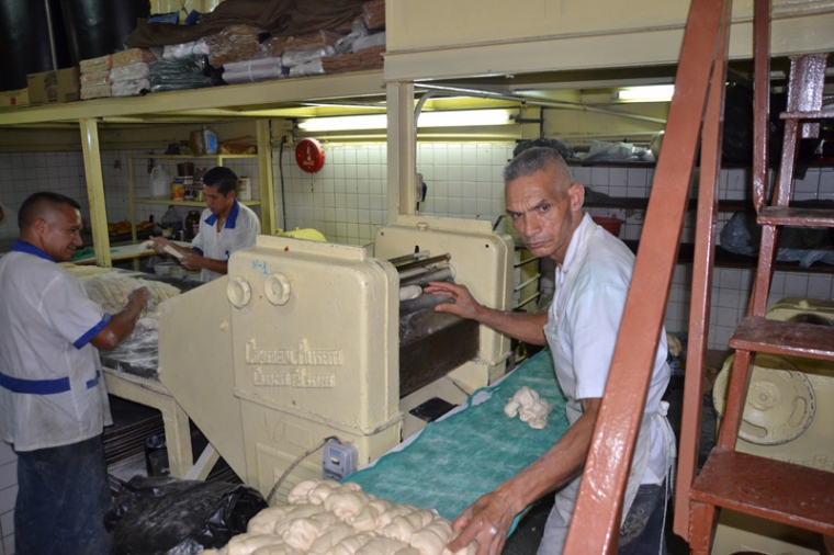 SUNDDE - Noticias - GMASS realiza segundo abordaje para verificación de distribución de harina de trigo en más de mil panaderías en Caracas - 2016-09-06 23 45 45_0