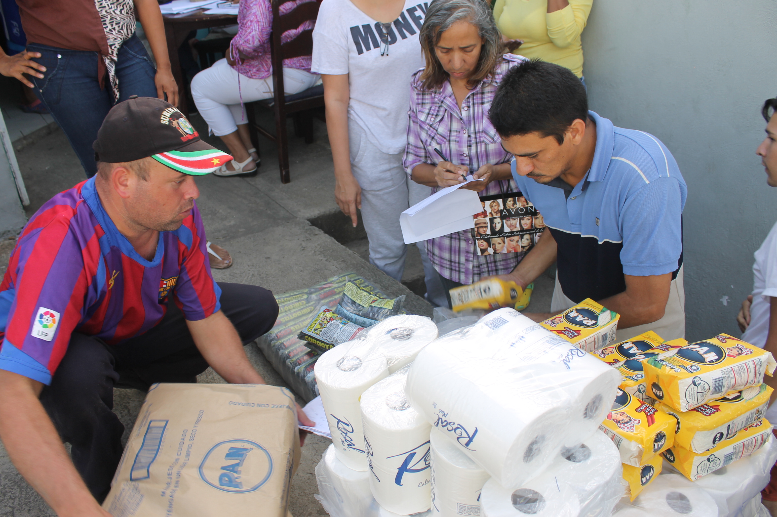 5-La-distribución-se-llevó-a-cabo-a-través-de-la-organización-con-los-CLAP