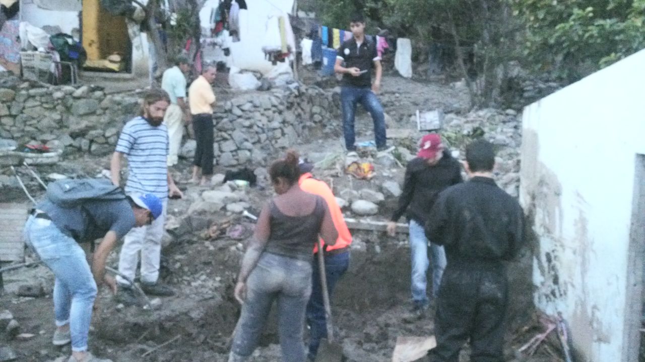 Juventud del Psuv Mérida en plena tarea de voluntariado