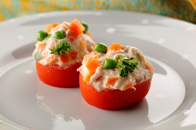 Tomates-rellenos-ensaladilla