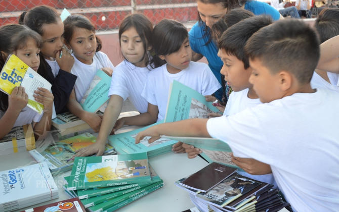 2 Niños participando en la animación y promoción de la lectura