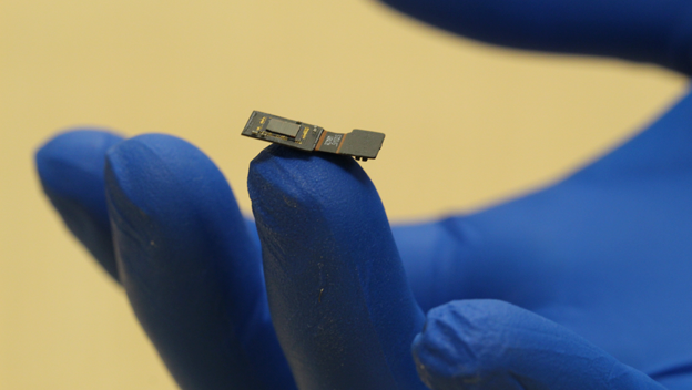flatscape-microchip-recuperar-vision-personas-ciegas-conexion-cerebro