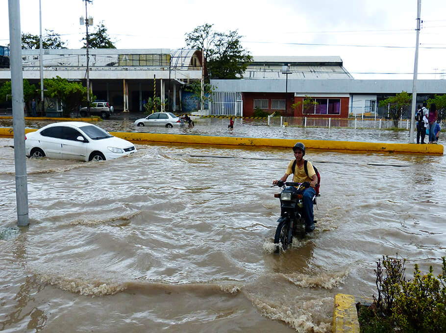 LLUVIAS-COLAPSA-INTERCOMUNAL-03-08-16-JOSE-MANUEL-ABREU-23