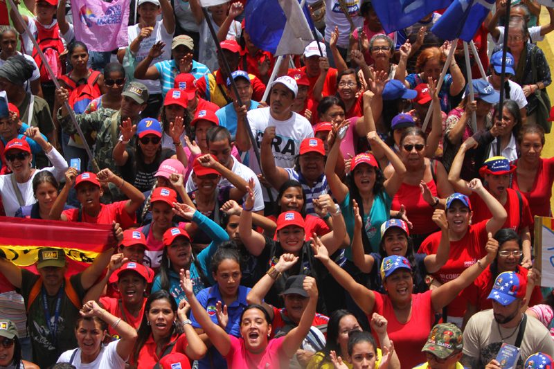 Mujeres-apoyan-la-Revolución-en-favor-de-La-Paz_AA-17-1132x670