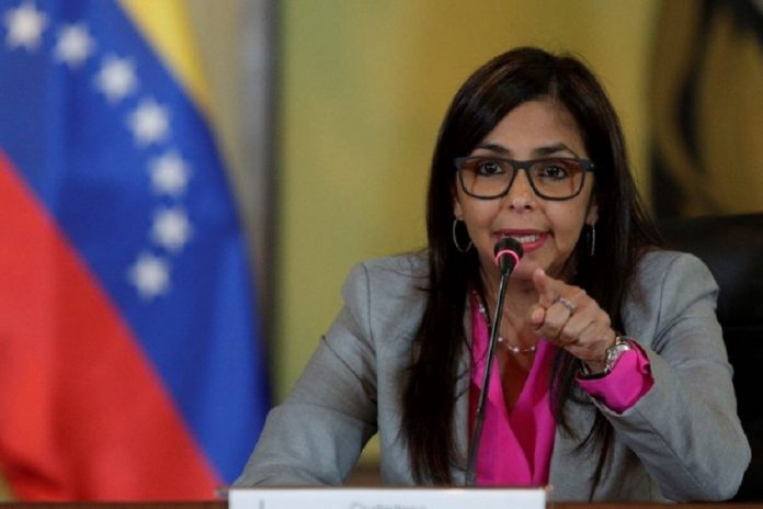 delcy-rodriguez-oficializo-el-movimiento-somos-venezuela-696x464