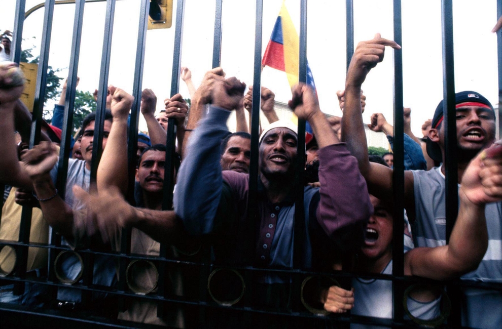 el pueblo clama al presidente chavez