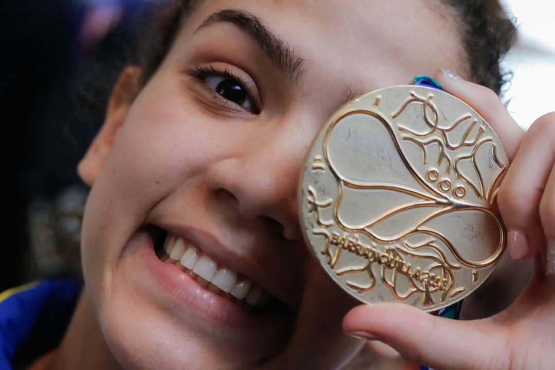 DjwjVYCWsAA1s_T
