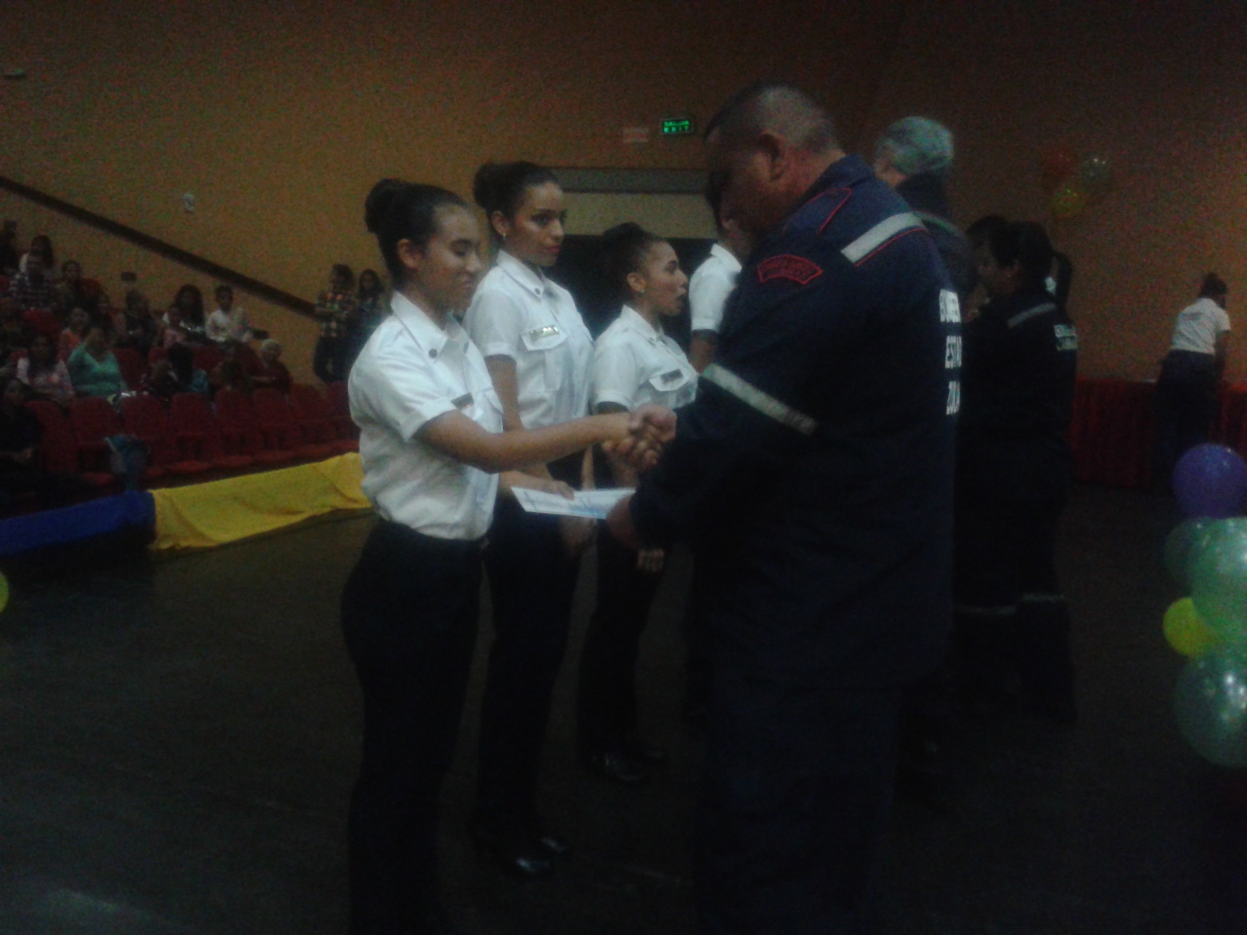 graduación de bomberos paramedicos4