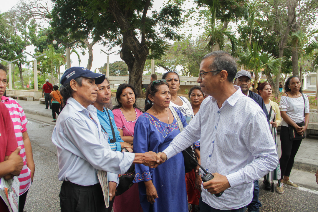 ALCALDIA Y COMERCIANTES