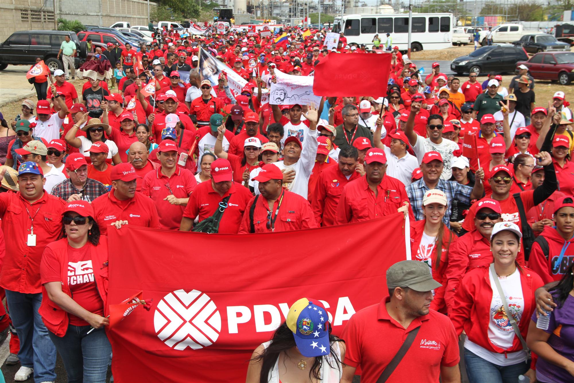 Foto-1-Marcha-de-los-Claveles-Rojos