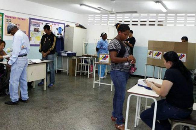 se_instalaron_centros_electorales_pese_a_la_violencia_en_venezuela