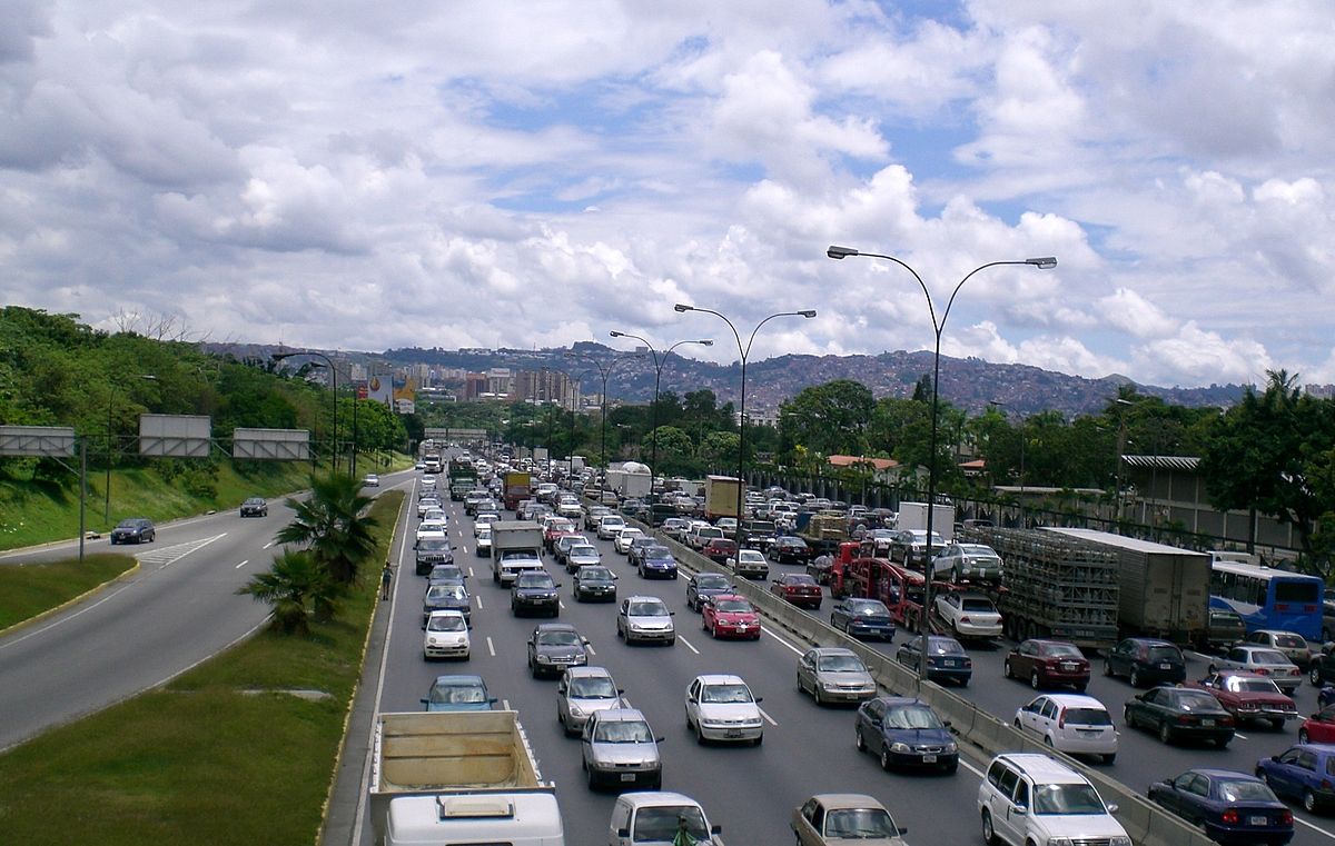 1200px-Francisco_Fajardo_Highway_in_Chacao_Municipality