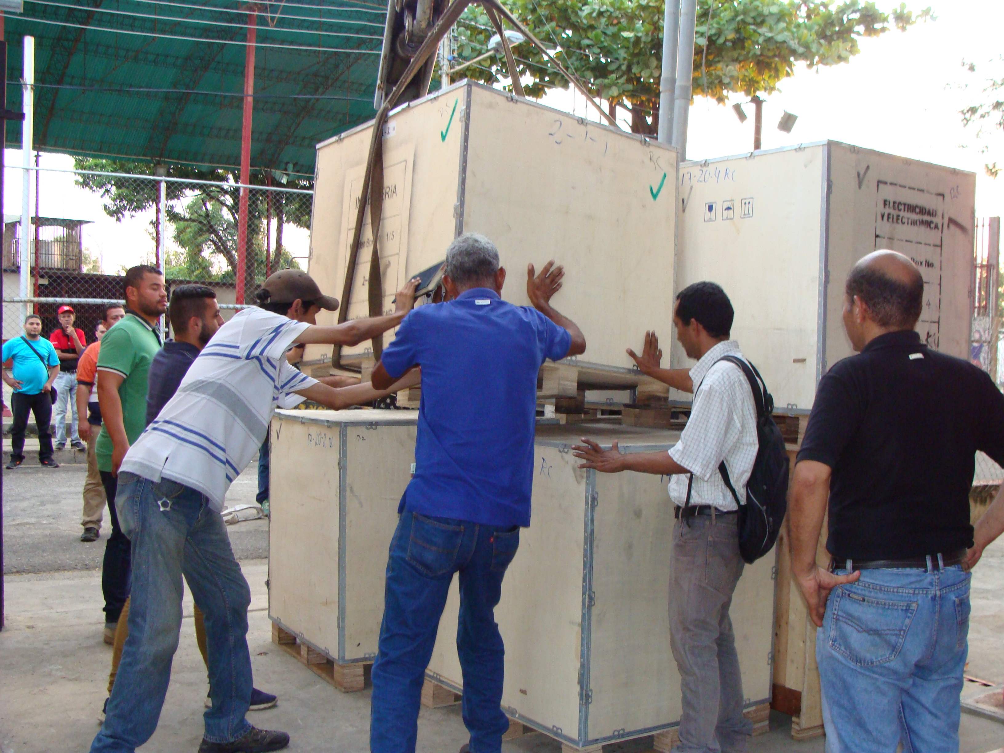 Con mucho entusiasmo se descargaron los materiales e insumos