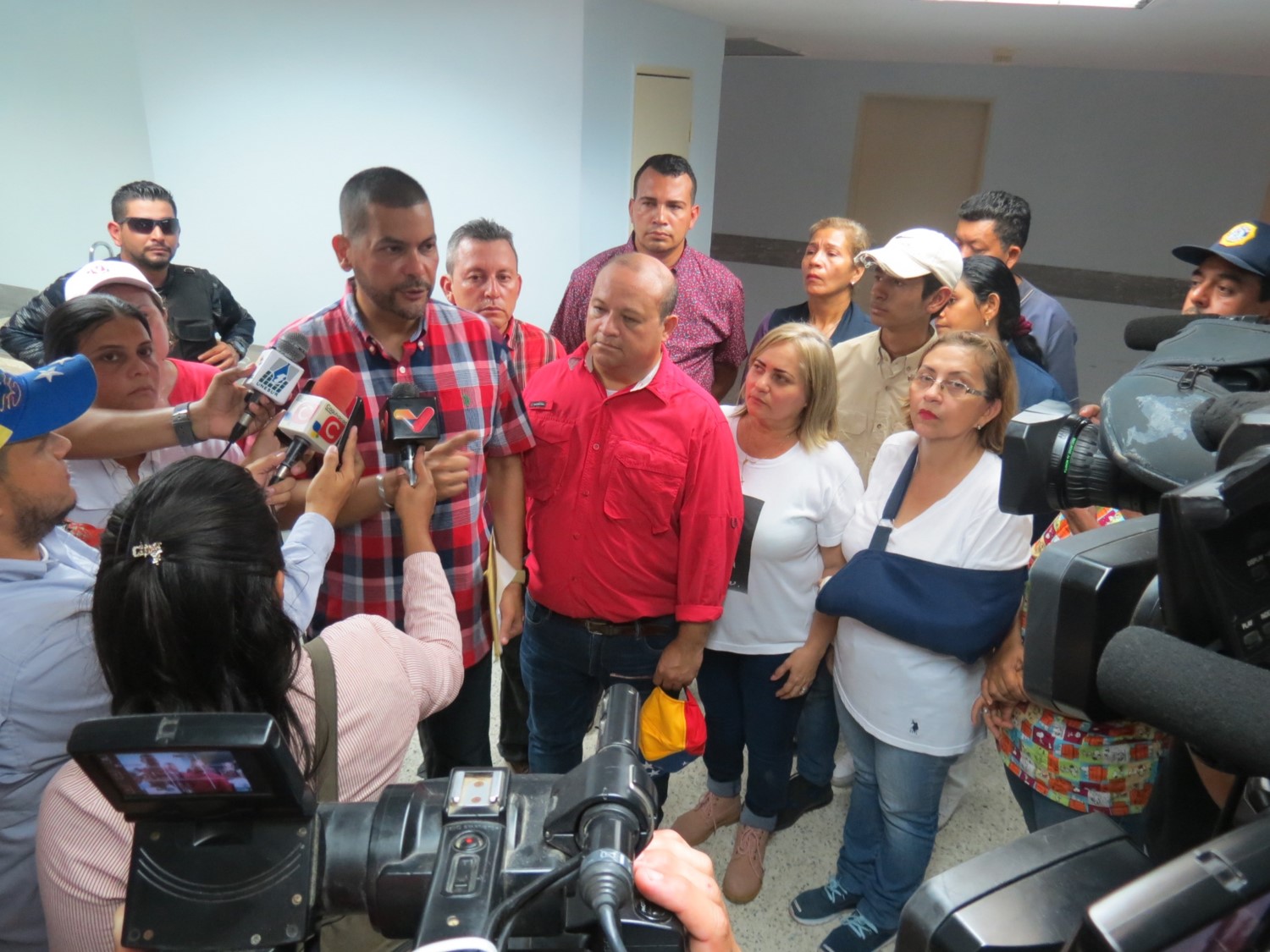 DECLARACIONES OMAR PRIETO HOSPITAL SANTA BÁRBARA EN COMPAÑÍA DE BLAGDIMIR LABRADOR