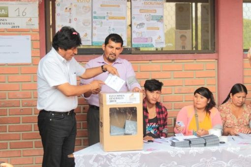 evo_morales_vota_bolivia