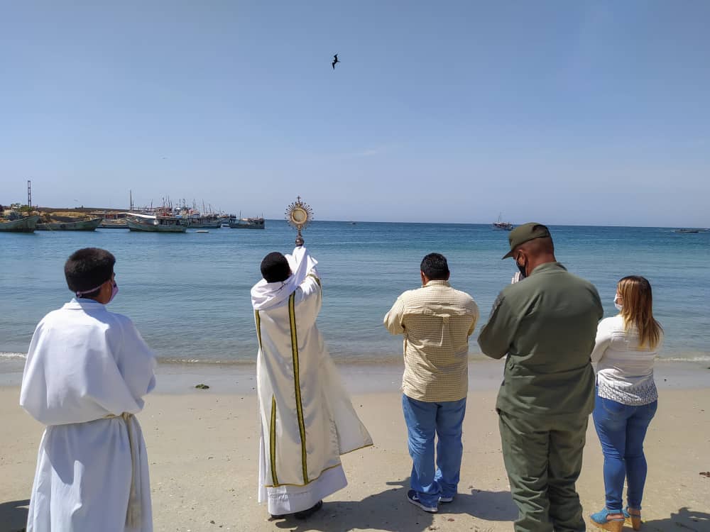 Bendición-del-Mar-en-playa-Valdez