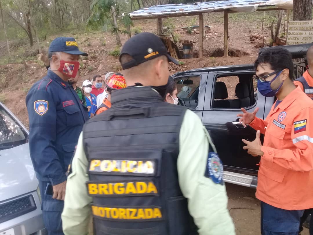 Policía de Naguanagua rescató a familia extraviada en cerro Tazajal (2)