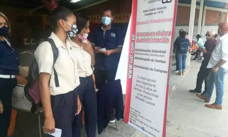Zona Educativa y FVEU Carabobo realizan Feria Vocacional Universitaria