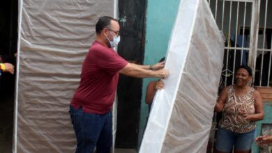 entrega de ayudas técnicas e insumos a las familias que perdieron parte de sus enseres.