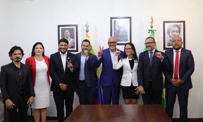 Movimientos Sociales de Brasil entregan a Jorge Rodríguez la sede de la Embajada de Venezuela