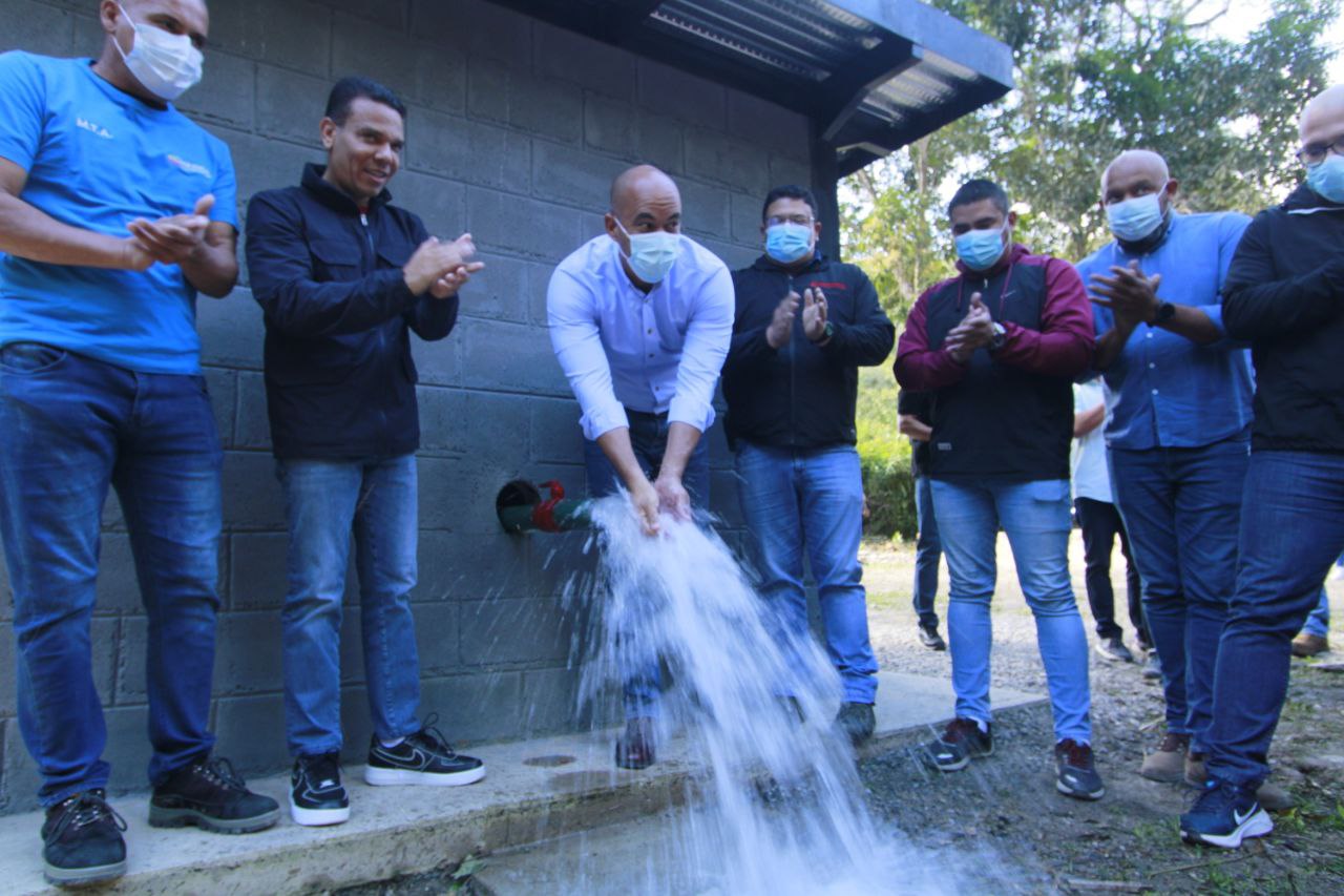 Gobernación mejora el servicio de agua en Las Brisas tras ...
