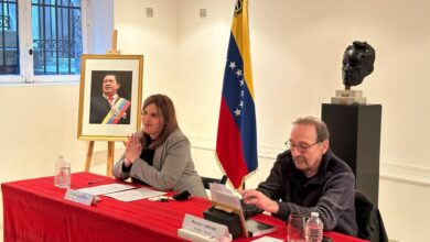 París: Embajada de Venezuela en Francia y grupos de solidaridad rinden homenaje al Comandante Chávez