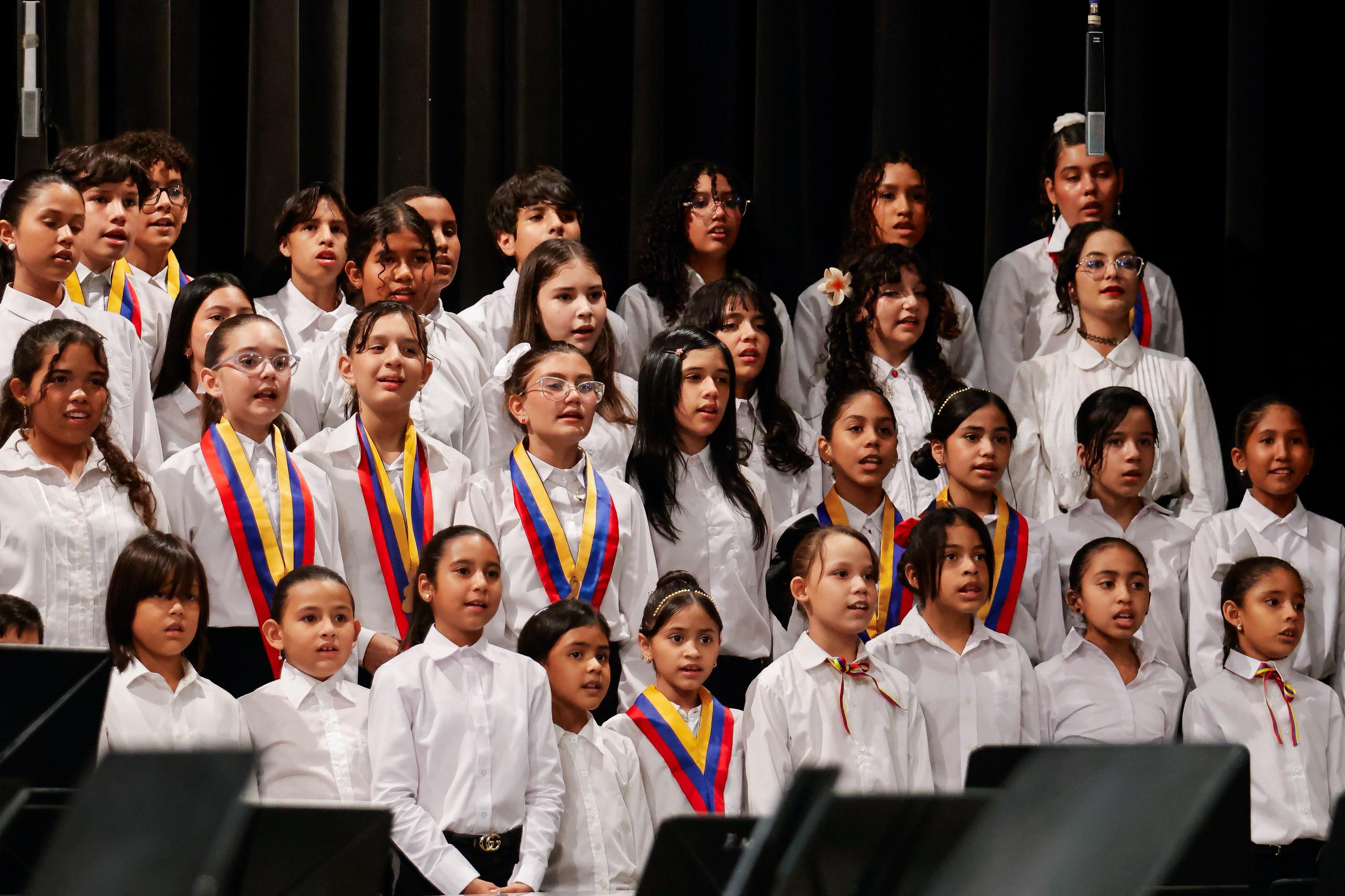 Sistema de Orquesta y Coros de la Fundación del Niño Zuliano reunió a 420 músicos en escena