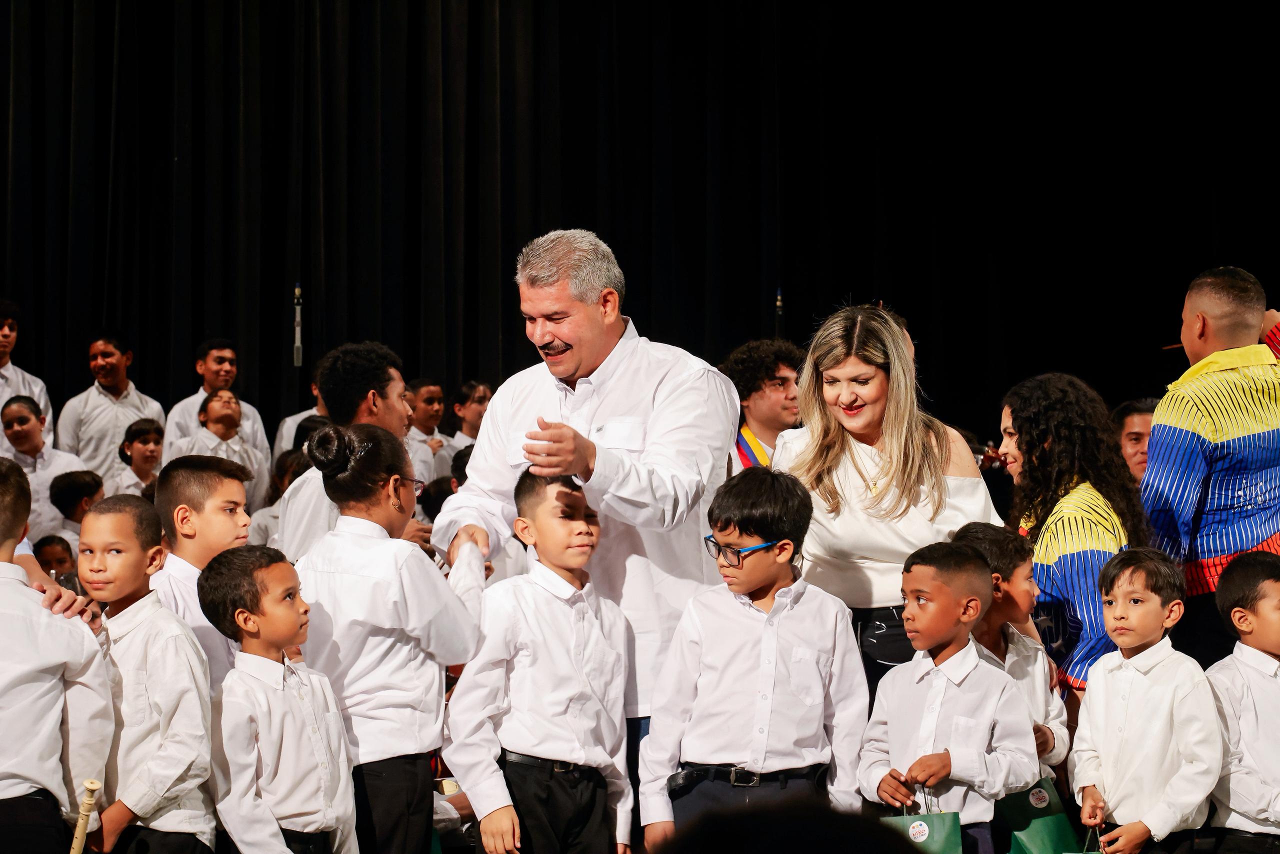 Sistema de Orquesta y Coros de la Fundación del Niño Zuliano reunió a 420 músicos en escena