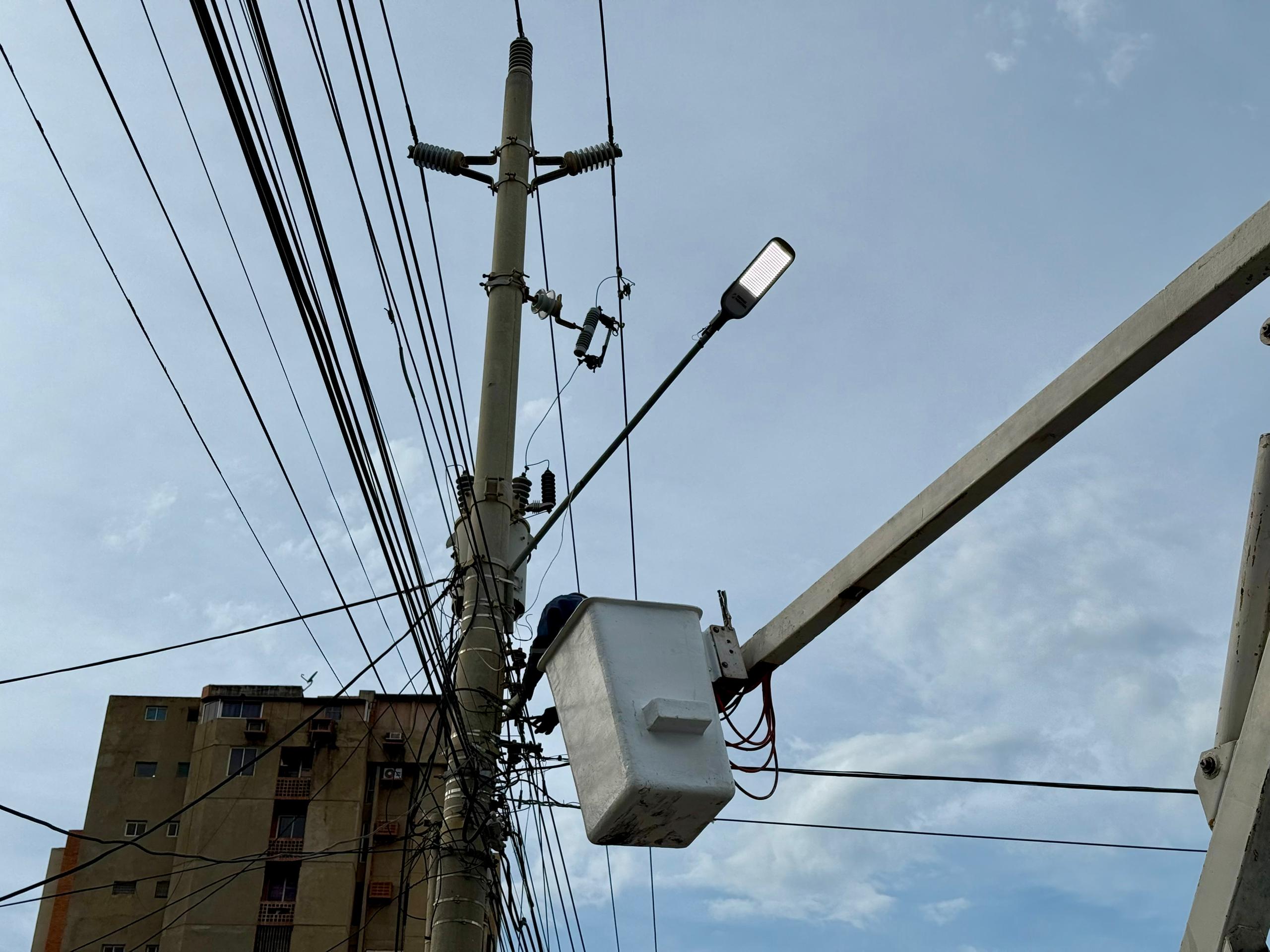 Plan de Iluminación Vial se despliega en ocho avenidas de Maracaibo