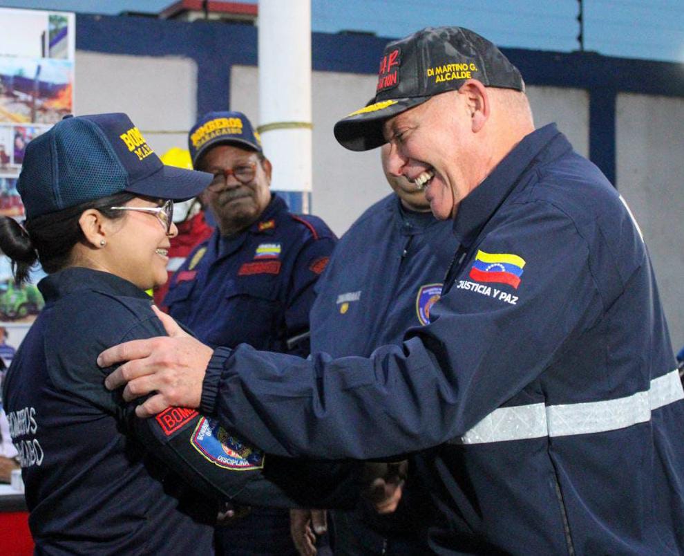 Bomberos de Maracaibo recibieron su tarjeta de bonificación