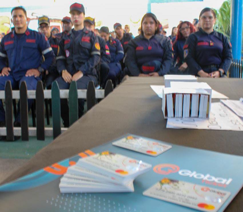 Bomberos de Maracaibo recibieron su tarjeta de bonificación