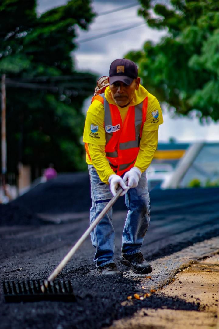 Gobernación del Zulia impulsa rehabilitación vial en tres parroquias de Maracaibo