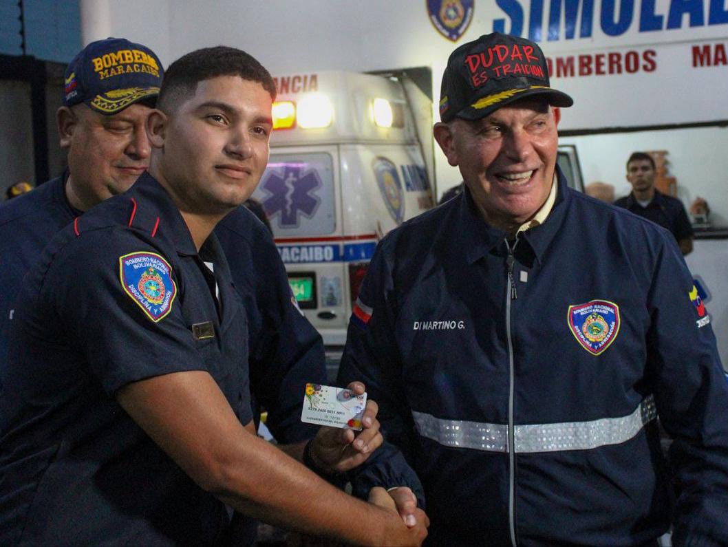 Funcionarios del Cuerpo de Bomberos de Maracaibo recibieron tarjeta de bonificación