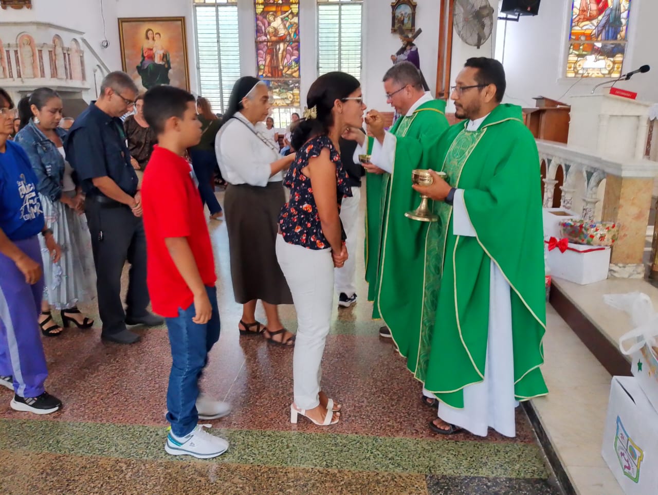 Docentes de Machiques de Perijá Asisten a Eucaristía en la Catedral Nuestra Señora del Carmen
