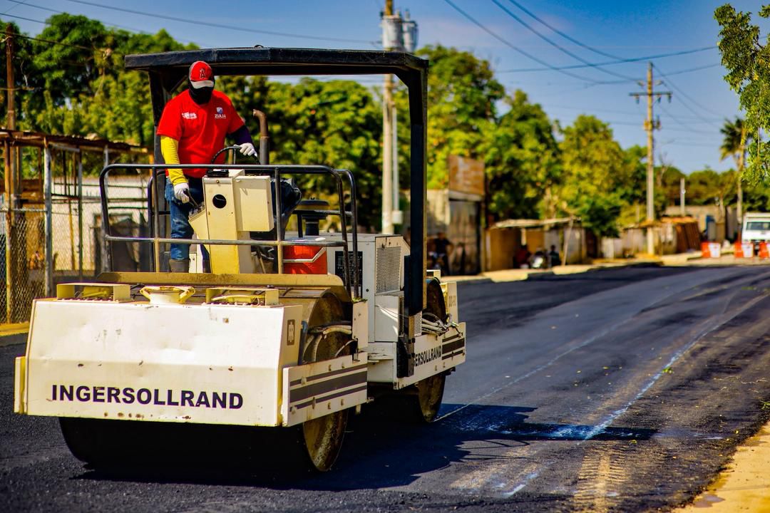 Se colocan 5.000 toneladas de asfalto en corredor vial Ciudad Lossada