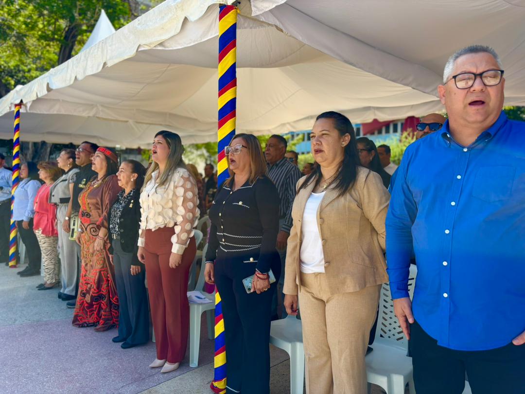 Zulia enaltece la labor docente con actos solemnes por el Día del Maestro 