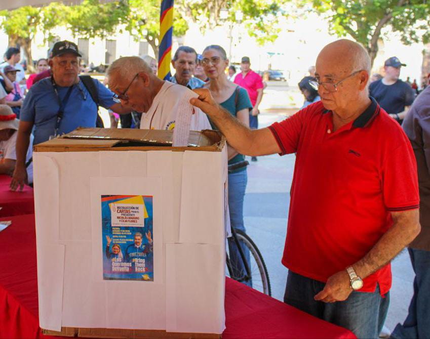 Cientos de cartas de amor del Pueblo marabino para el presidente Maduro y Cilia Flores
