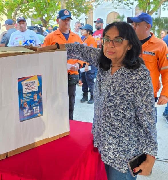 Cientos de cartas de amor del Pueblo marabino para el presidente Maduro y Cilia Flores