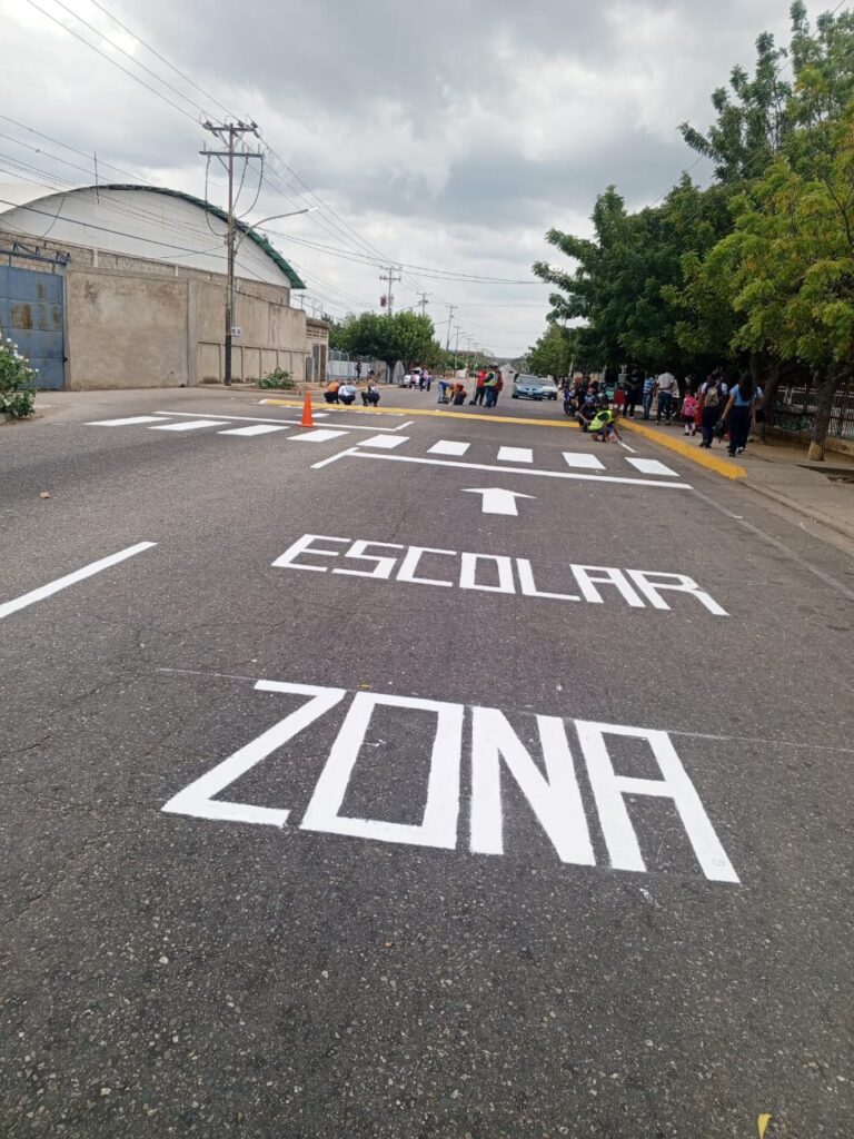 Alcaldía de Cabimas demarca y señaliza accesos a centros educativos del municipio