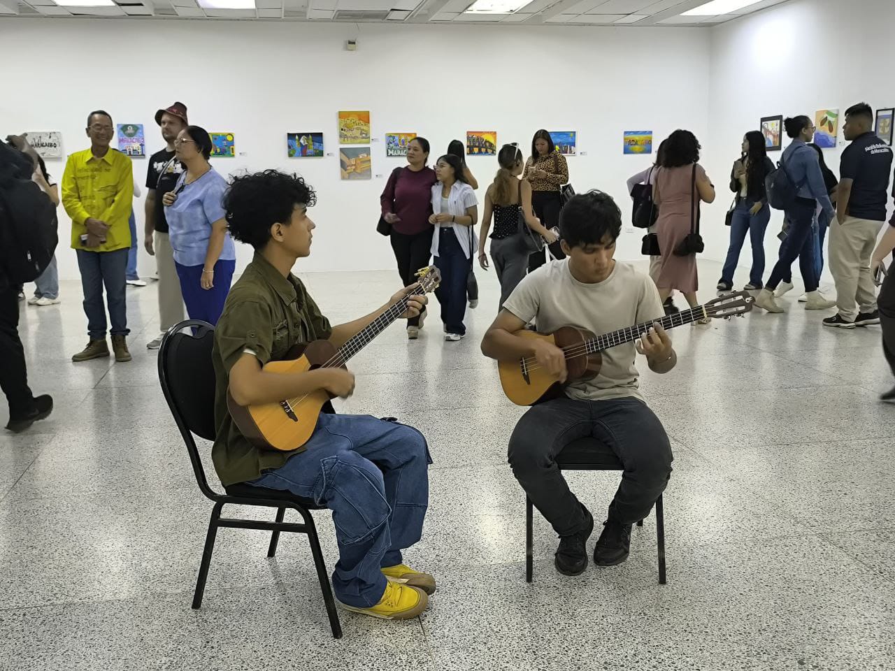 Exposición Colectiva “Juventud en Movimiento: memoria y transformación” muestra el talento de jóvenes artistas