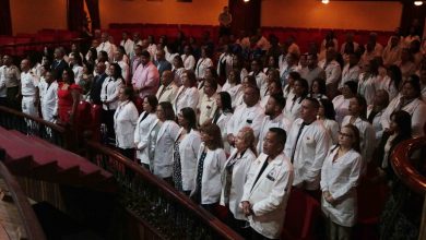 Gobierno de Carabobo entregó reconocimiento a médicos en su día