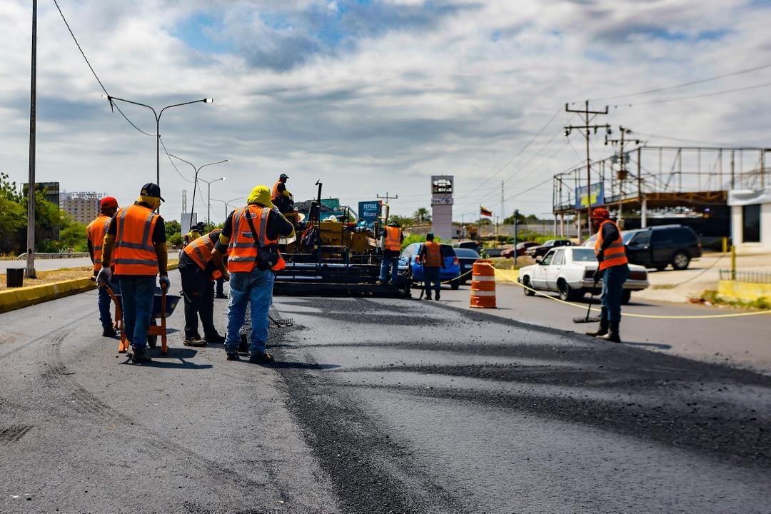 Gobernador Luis Caldera dio inicio a la segunda fase del asfaltado en la Circunvalación número 1