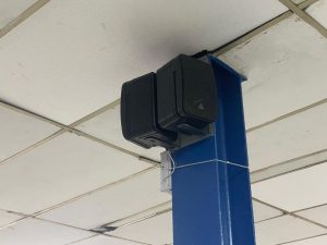 Instalan cámaras inteligentes y lámparas con paneles solares en el Terminal de Pasajeros