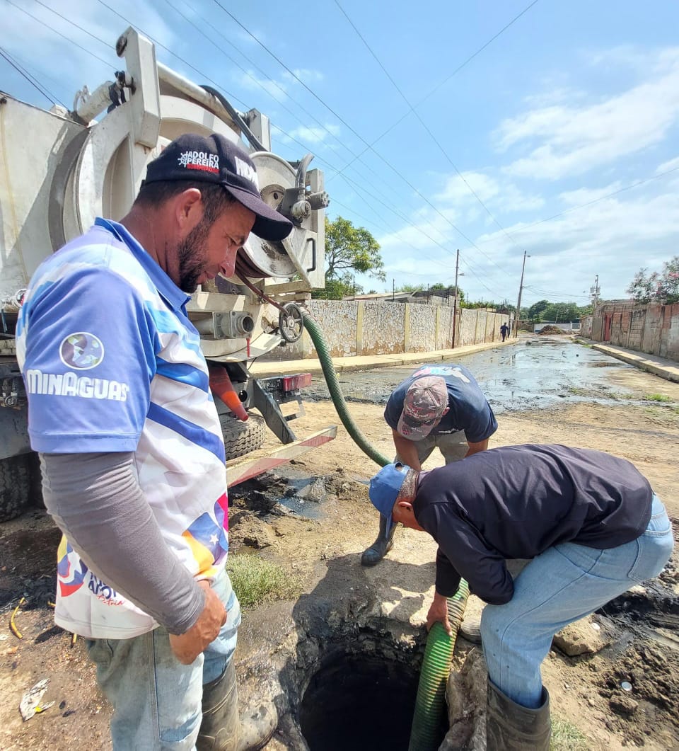 Plan Rector de Aguas Servidas interviene colectores y bocas de visita en la parroquia Coquivacoa del municipio Maracaibo